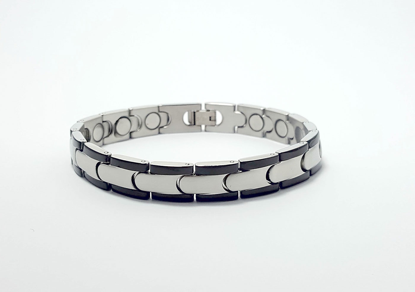 TM51 BLACK MATT SILVER IN CENTRE TITANIUM BRACELET, 1×4000 gauss ...